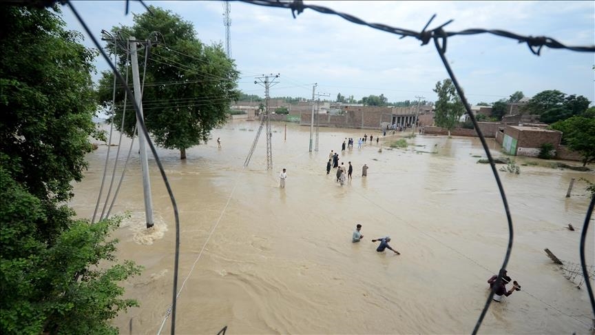 Inondations au Pakistan : Plus de 1.060 morts, énorme opération de secours